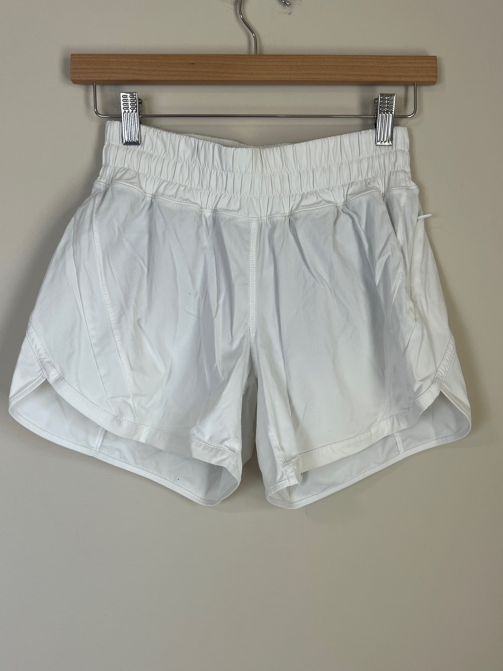Lululemon Womens Athletic Shorts Track Size 4 Tall White Running Hotty‎ Hot